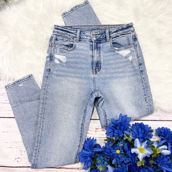 👖|•AMERICAN EAGLE•| Distressed Mom Jean Stretch Denim Size 4👖 - Picture 1 of 8